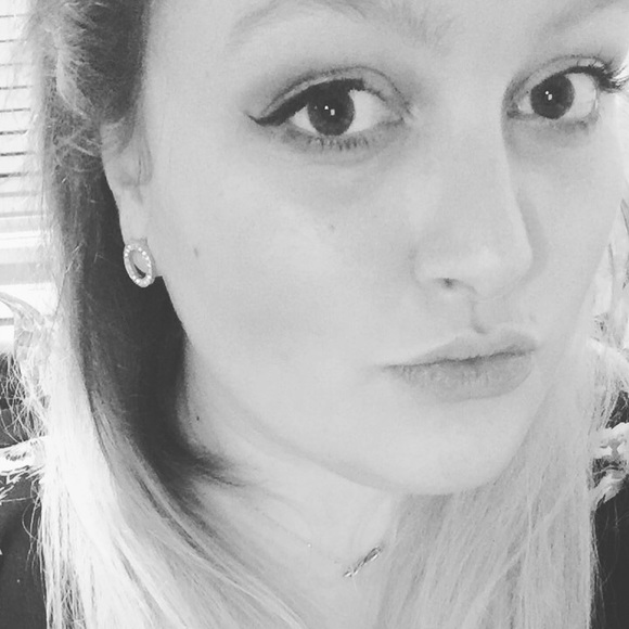 Meet your Posher, Robin - Picture 2 of 2